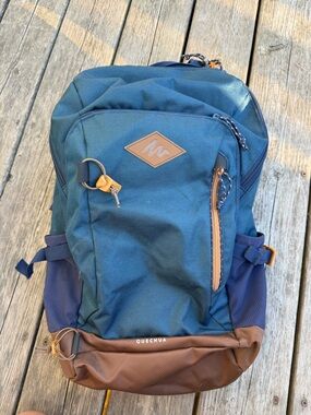 Quechua Men's Teal and Brown Hiking Backpack